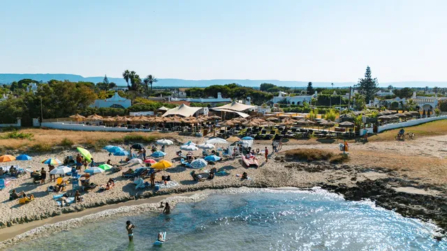 Spiaggia e spazi all’aperto di Cala 20
